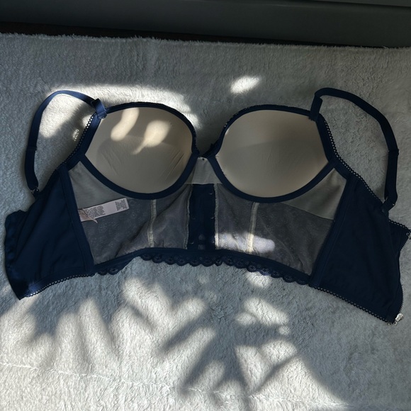 Victoria's Secret Navy Lace Bra - Picture 5 of 6